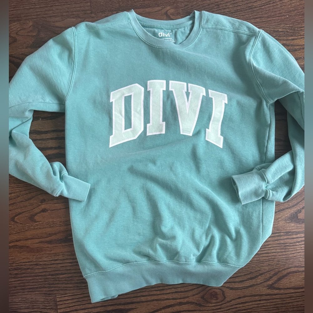 NWOT DIVI Women’s Sweatshirt